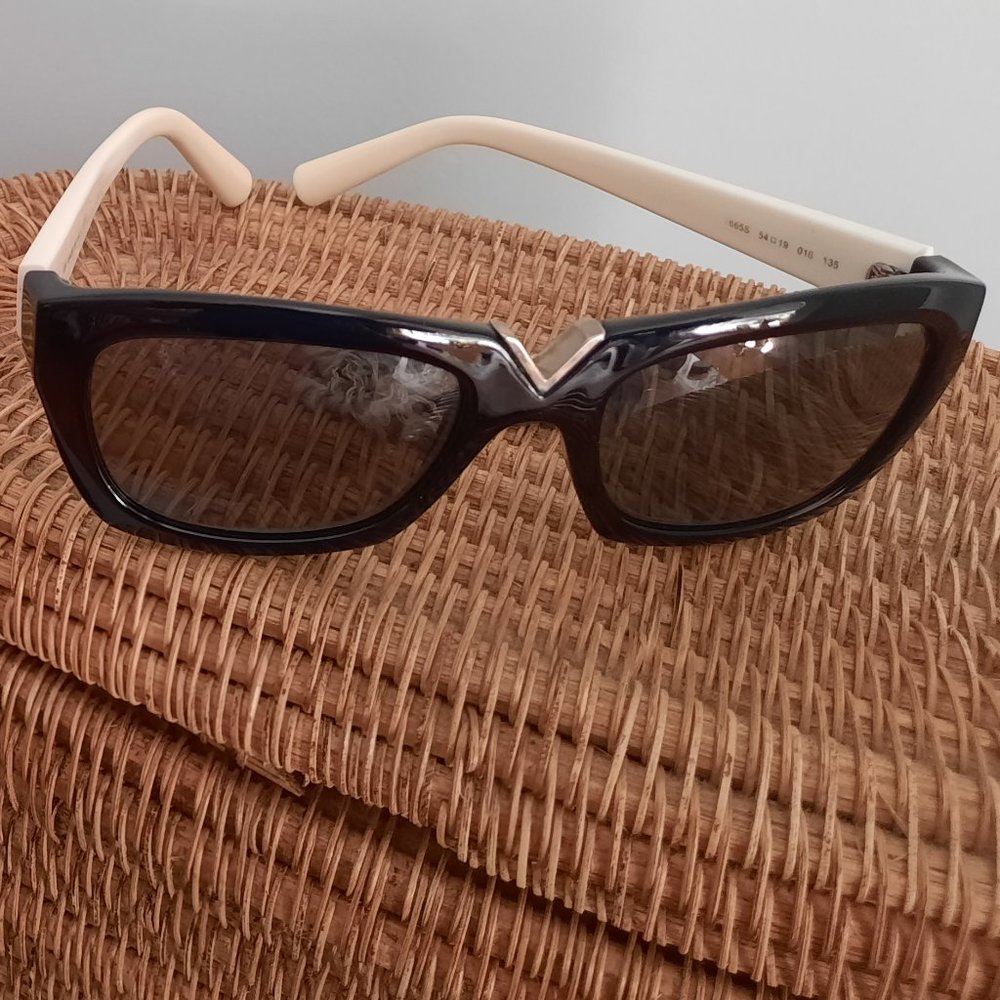 Valentino Eyeglass Frames - Picture 2 of 4